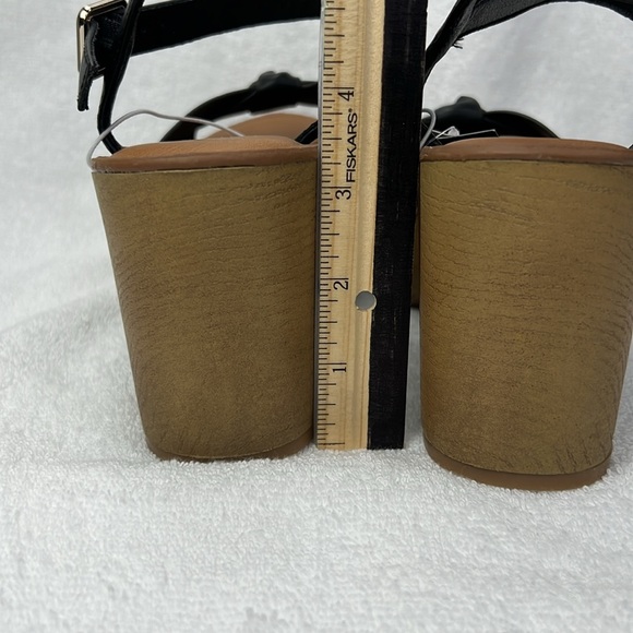 Universal threads, black platform, sandals, chunky heel - Picture 4 of 7